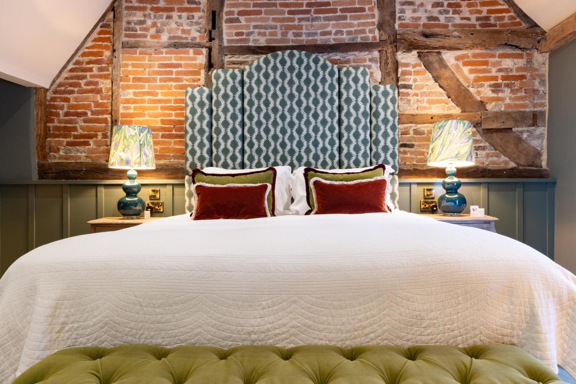 The Coat And Bear - A Heartwood Inn Ньюбері Екстер'єр фото