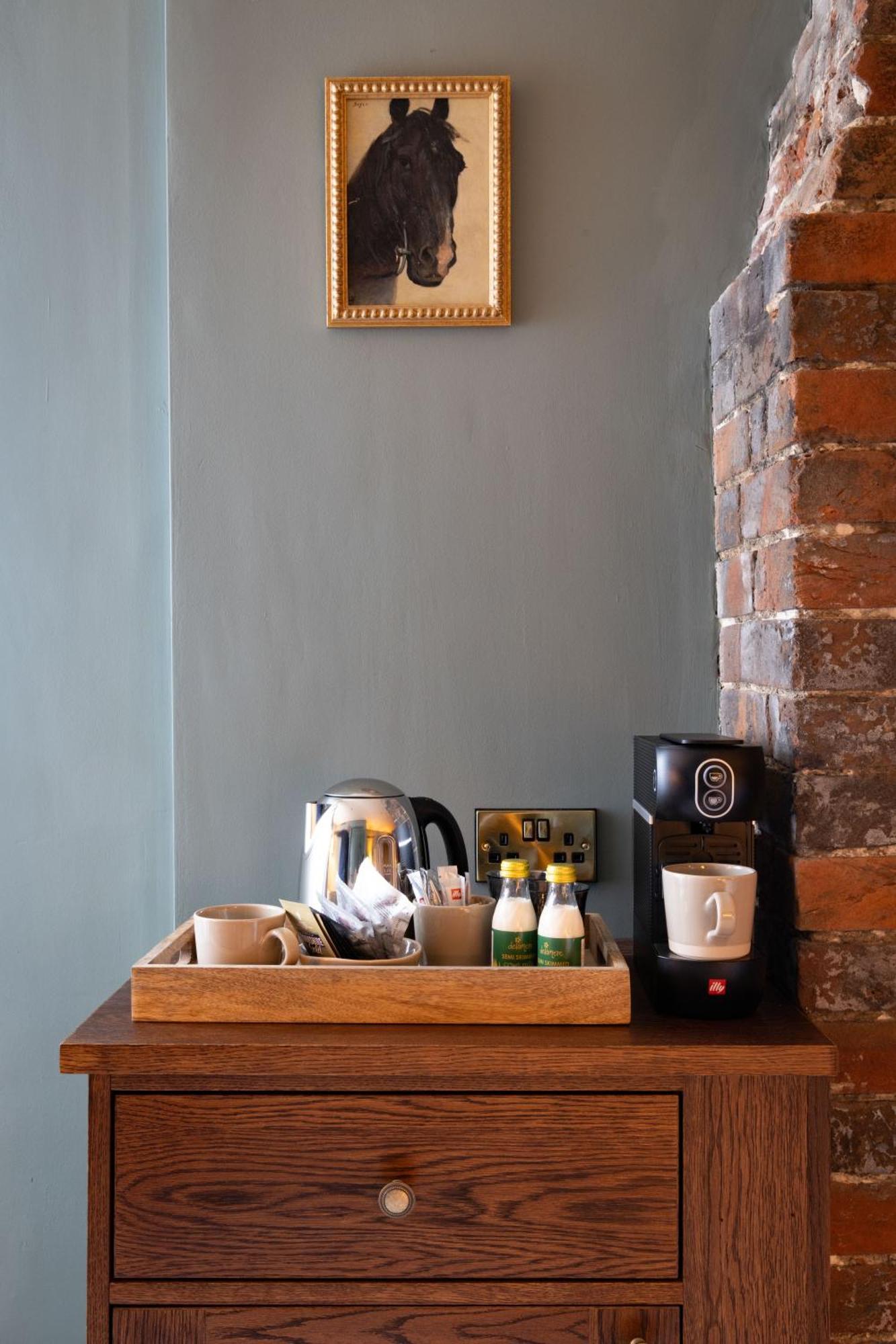 The Coat And Bear - A Heartwood Inn Ньюбері Екстер'єр фото